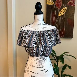 Off shoulder ruffle patterned crop top